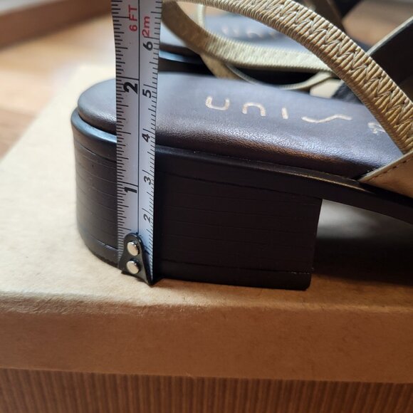 Unisa Daphne Gold Leather Sandle Size 8 Open Toe Dressy Summer Sandle - Picture 7 of 7